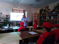 Юнармейцы на лекции «Государственные символы России» в центральной районной библиотеке